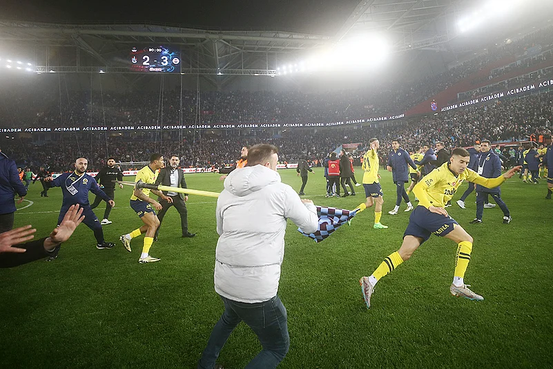 Turkish League: Trabzonspor vs Fenerbahce
