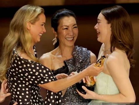Michelle Yeoh Clears Air On Oscars Stage Confusion Between Her And Emma Stone
