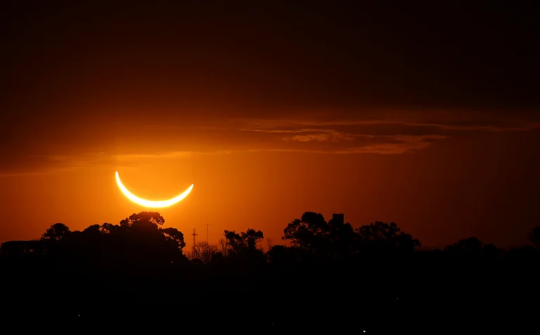 Solar Eclipse 2024 Warnings - Marcos Brindicci/ AP