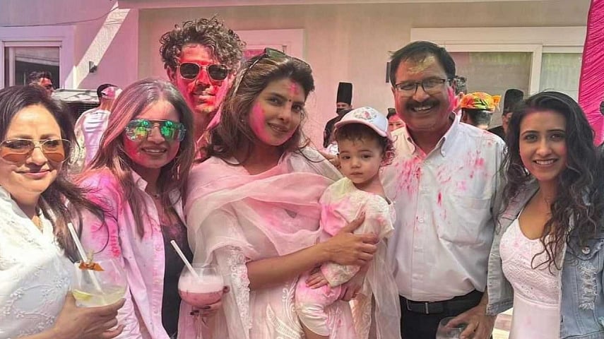 Instagram : Priyanka Chopra with family and friends