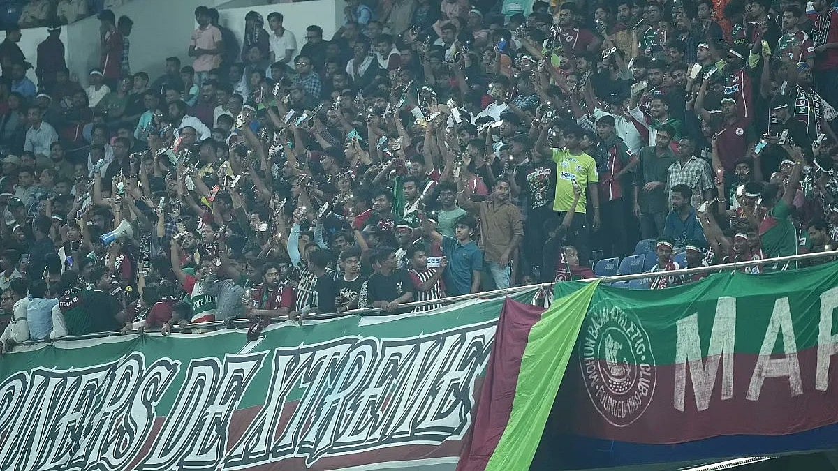 Photo: X/ @mohunbagansg : Mohun Bagan fans cheering for their team in ISL 2023-24.