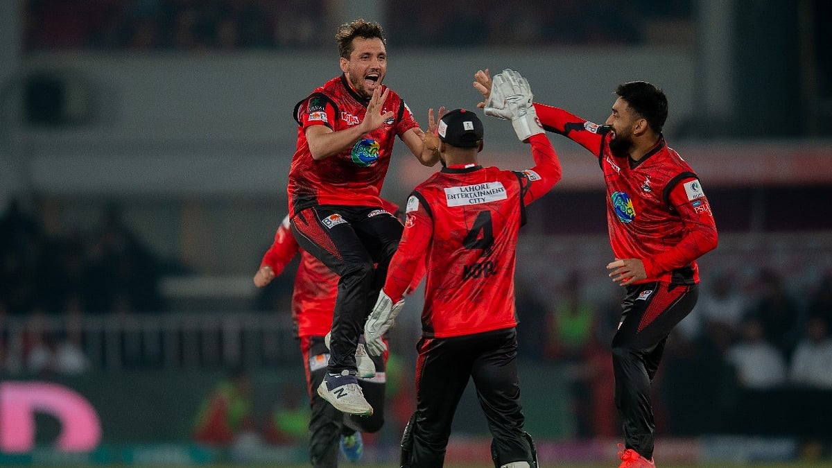 X/Pakistan Super League : Lahore Qalandars celebrate a wicket during their match against Islamabad United in the Pakistan Super League 2024 season in Rawalpindi. 