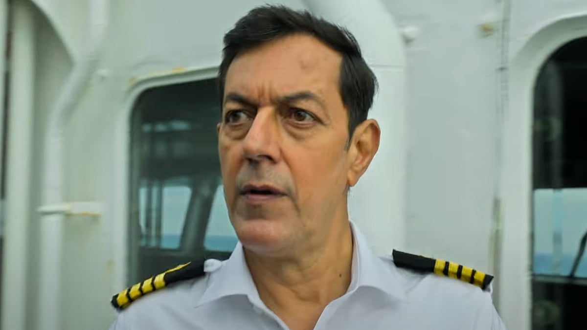 YouTube : Rajat Kapoor in 'Lootere'