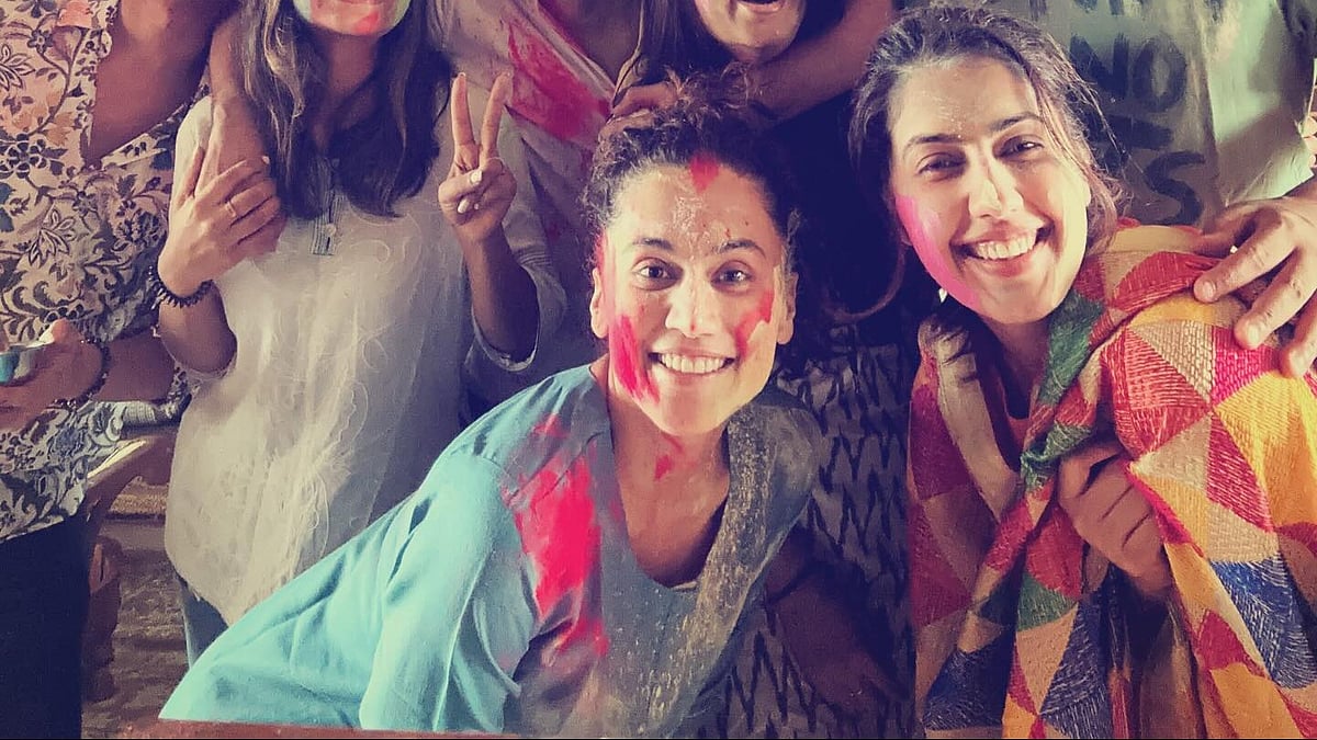 Instagram : Taapsee Pannu With Friends And Family During Holi