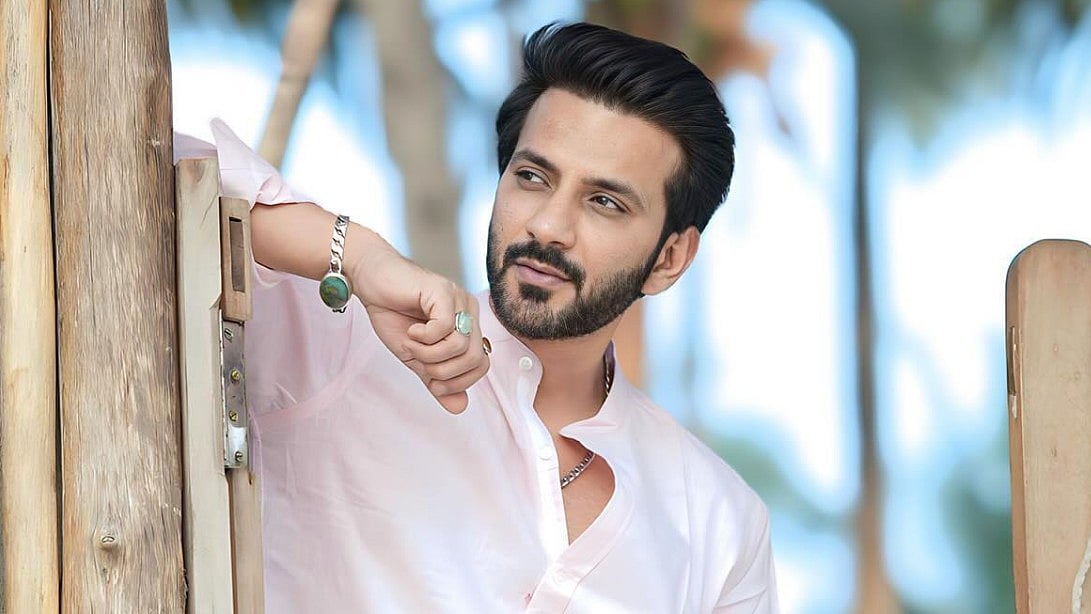 Instagram : Ali Merchant