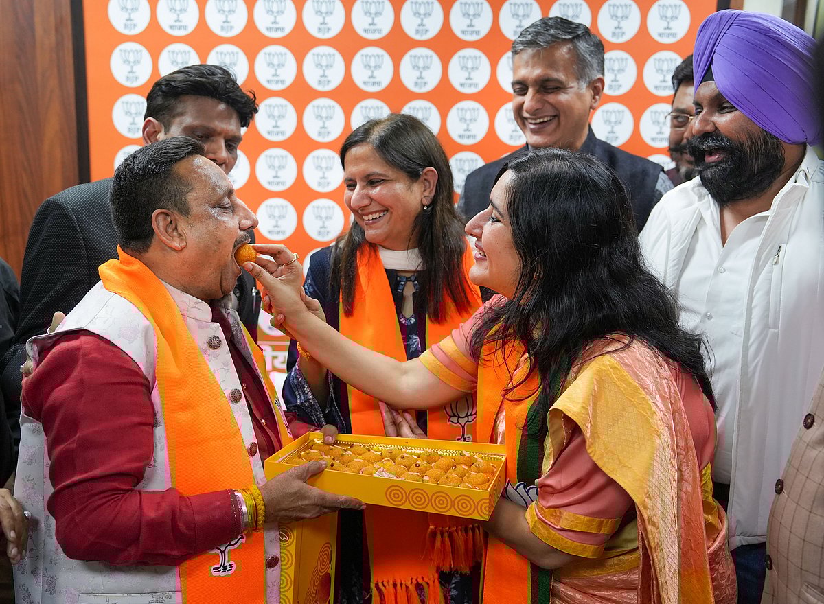 (PTI Photo/Manvender Vashist Lav)  : Daughter of late BJP leader Sushma Swaraj and the party's Delhi Secretary Bansuri Swaraj offers sweets to Secretary General of the Confederation of All India Traders
(Representational Image)