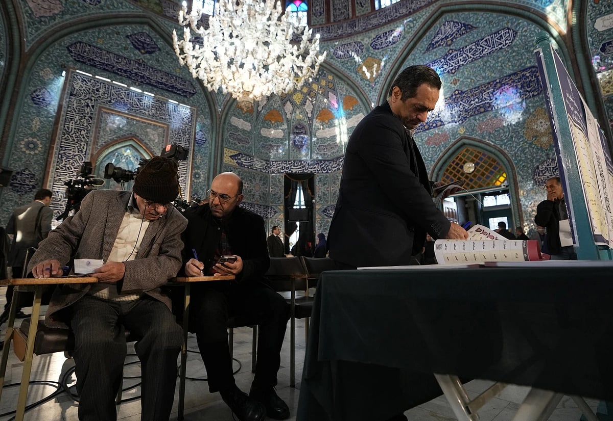 AP : Voters fill out ballots at a polling station in Tehran, Iran on March 1, 2024.
