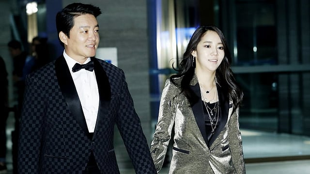 'Singles' Actor Lee Beom-soo Announces Divorce From Lee Yoon-jin After 14 Years Of Marriage 