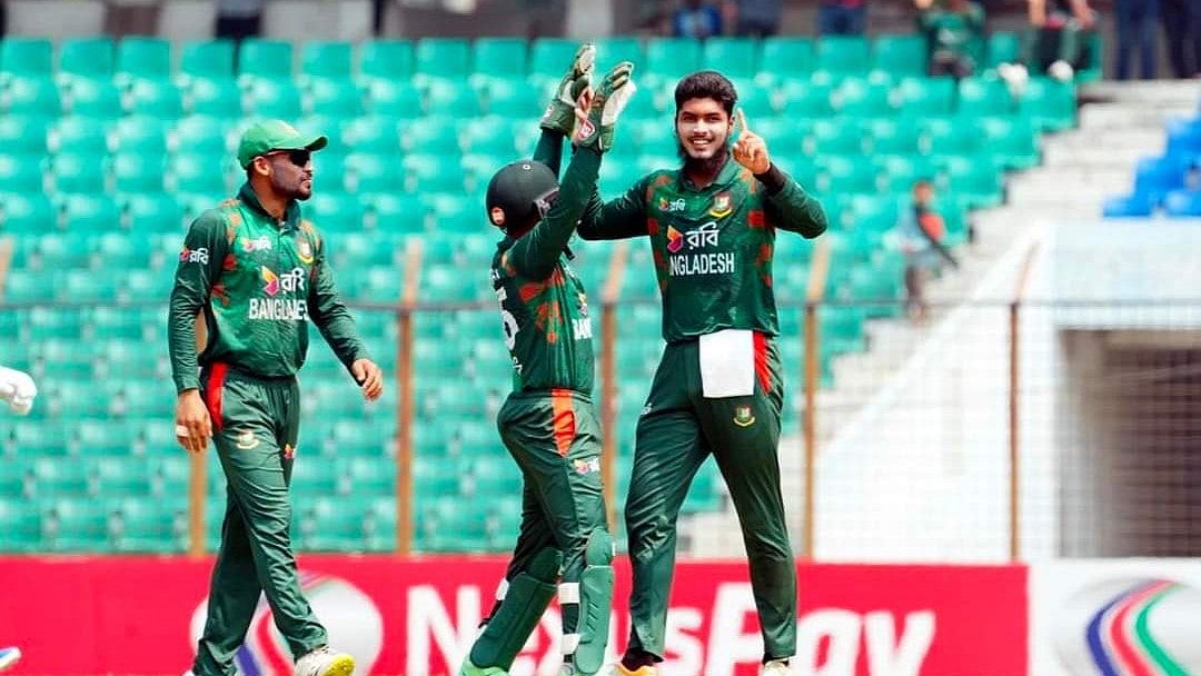 Photo: X/ @riya_fahmida81 : Bangladesh players celebrate the wicket of a Sri Lankan player in the 3rd ODI match in Chattogram.
