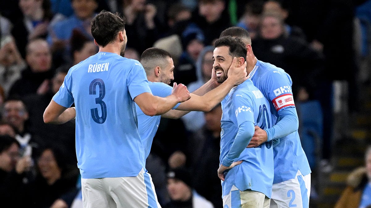 X/EmiratesFACup : Man City players celebrate a goal against Newcastle United in FA Cup QF.
