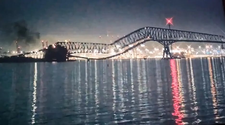 @sentdefender/X : US Bridge Collapse