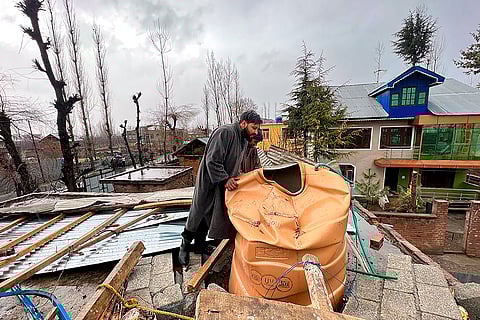 Weather: Windstorm in Anantnag