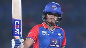 X/Saabir_Saabu01 : Shafali Verma's innings of 71 included a 91m six.