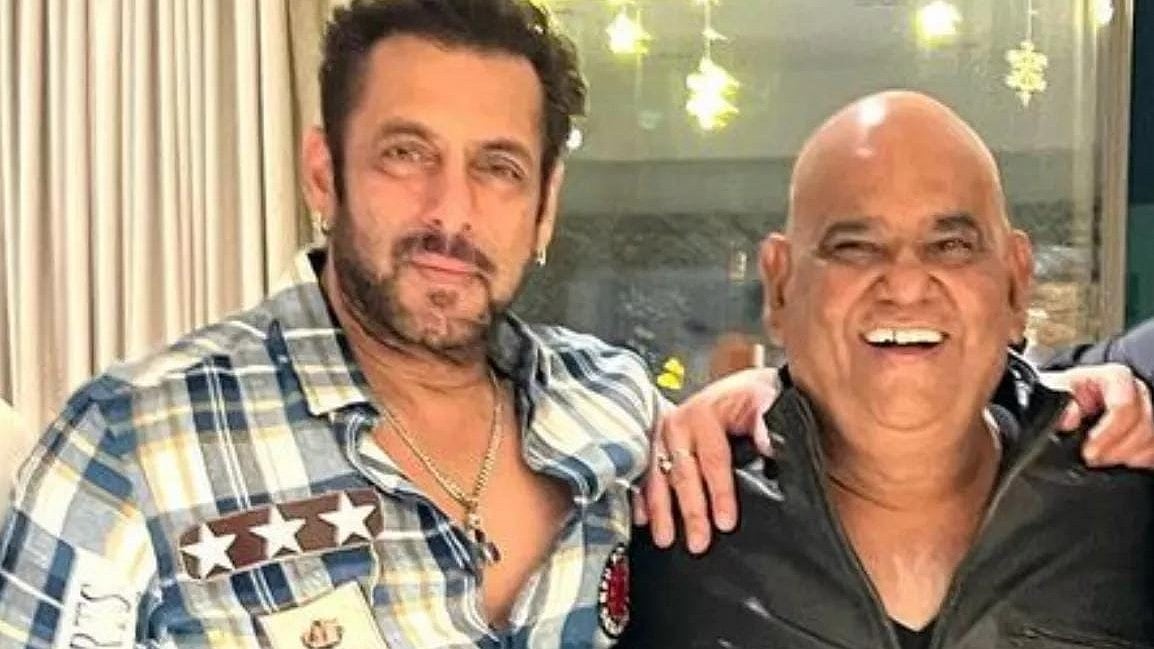 Instagram : Salman Khan with Satish Kaushik