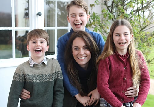 Princess Kate's First Official Post Since Surgery, Shares Heartwarming Mother's Day Photo With Children