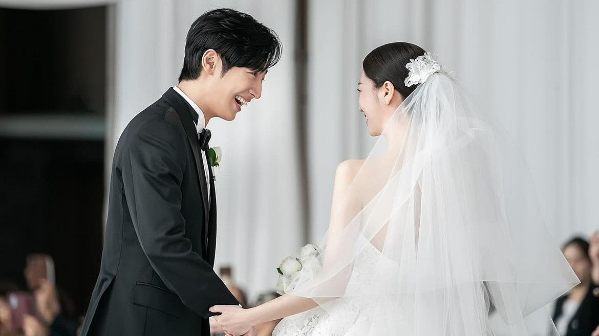 Instagram : Lee Sang-yeob and his wife