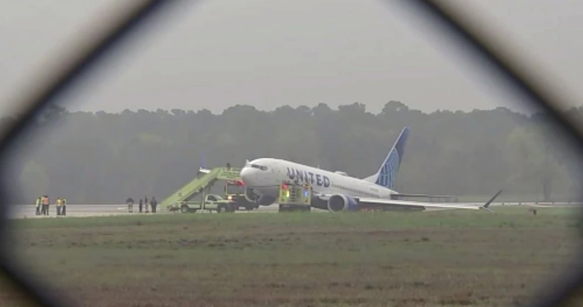 United Airlines Flight Rolls Off Runway At George Bush Airport, Houston - KTRK via AP