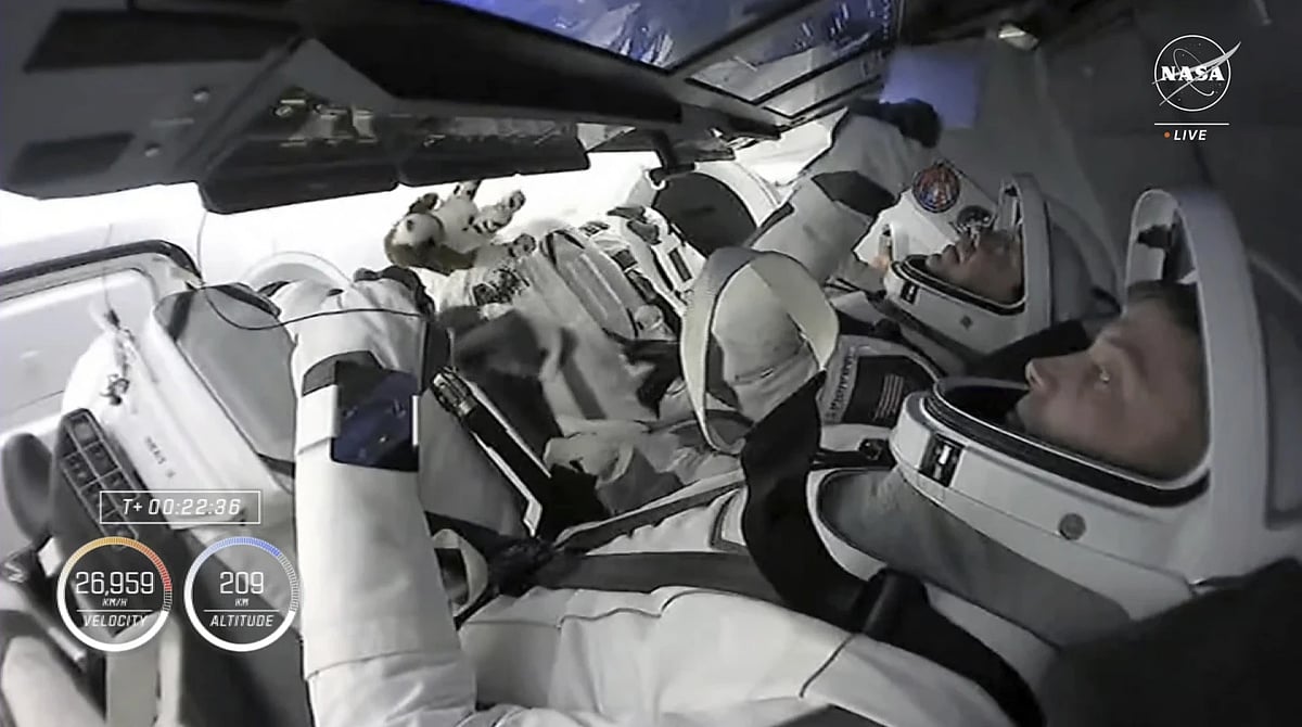 AP : Astronauts inside their SpaceX capsule |