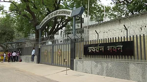 PTI : ED raids premises linked to Samajwadi Party MLA Irfan Solanki in Kanpur