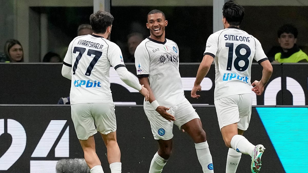 AP Photo/Antonio Calanni : Napoli's Juan Jesus, center, celebrates after scoring a goal against Inter Milan during their Serie A at the San Siro Stadium in Milan, Italy on March 17, 2024.