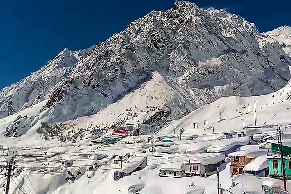 | Photo: PTI : Weather: Snowfall in Chamoli