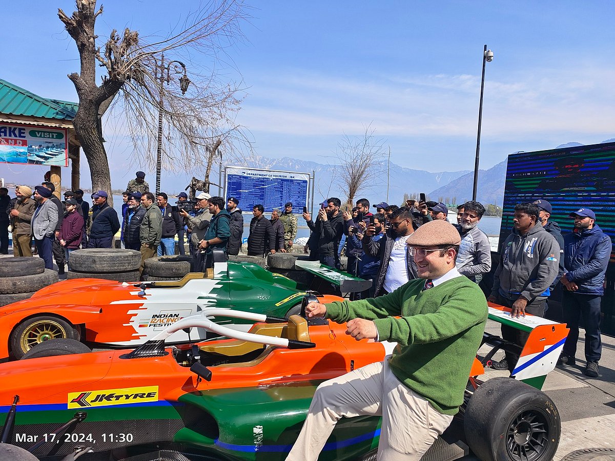 X : Formula 4 car show in Srinagar |