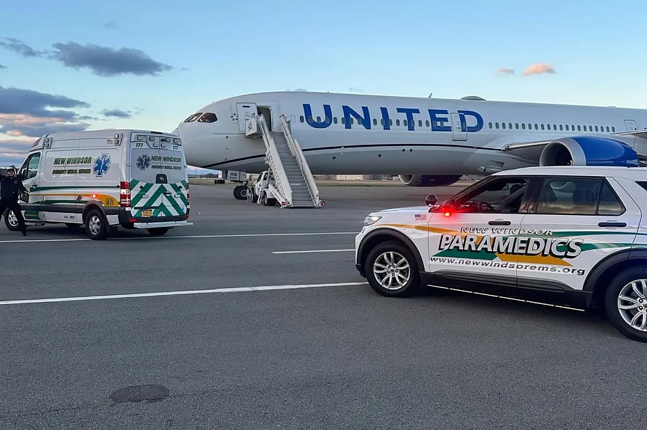 6 Hospitalized After Newark-Bound United Airlines Flight Diverts To NY Airport - @new_windsor_ems/Instagram