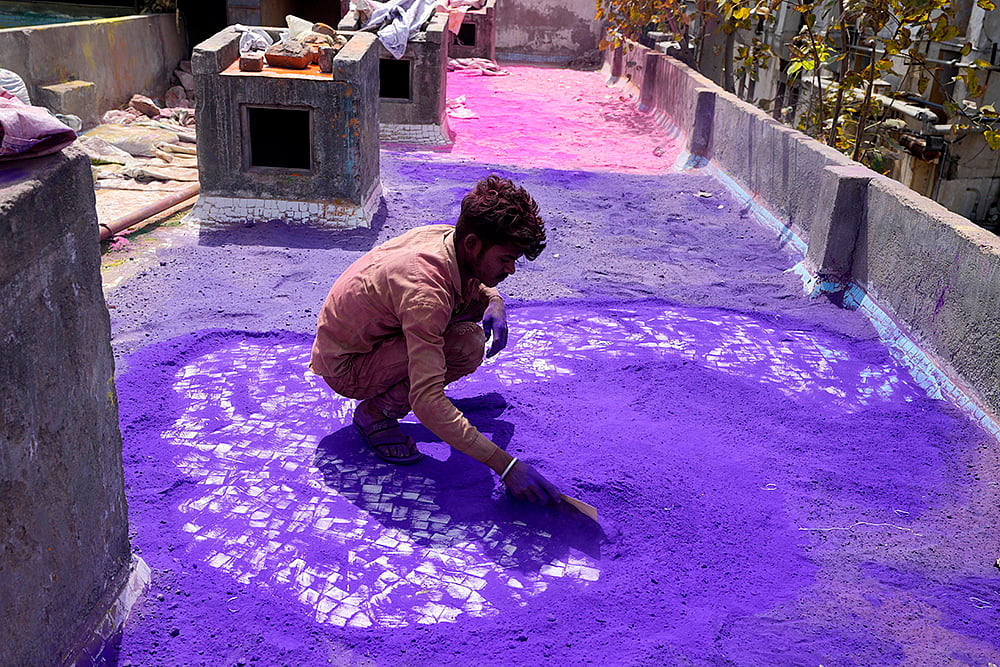 | Photo: AP/Ajit Solanki : Preparations for Holi