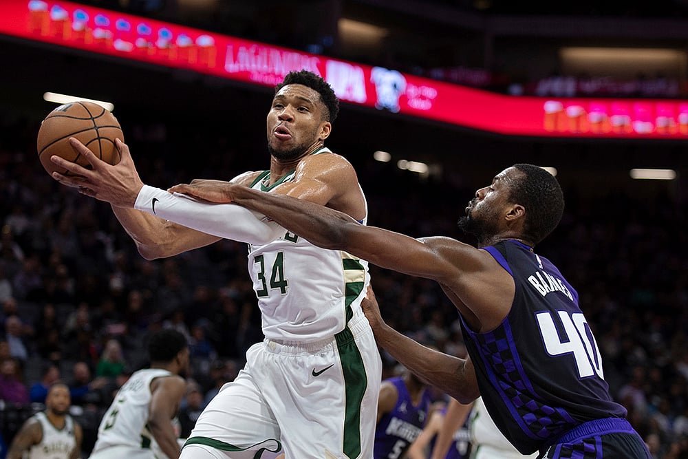 | Photo: AP/José Luis Villegas : NBA 2023-24: Sacramento Kings vs Milwaukee Bucks