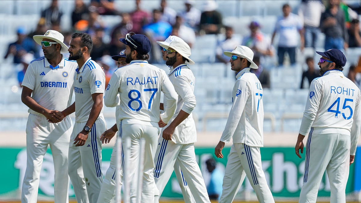 Ajit Solanki : Indian team celebrating the fall of a wicket during the 4th Test vs England at Ranchi. 