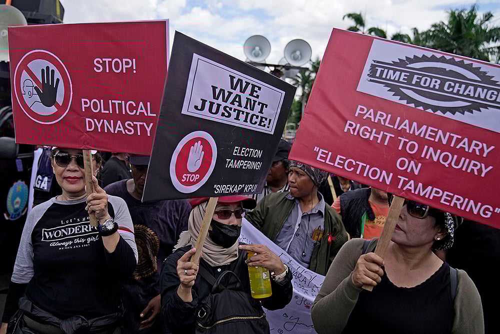 | Photo: AP/Dita Alangkara : Indonesia Election Protest