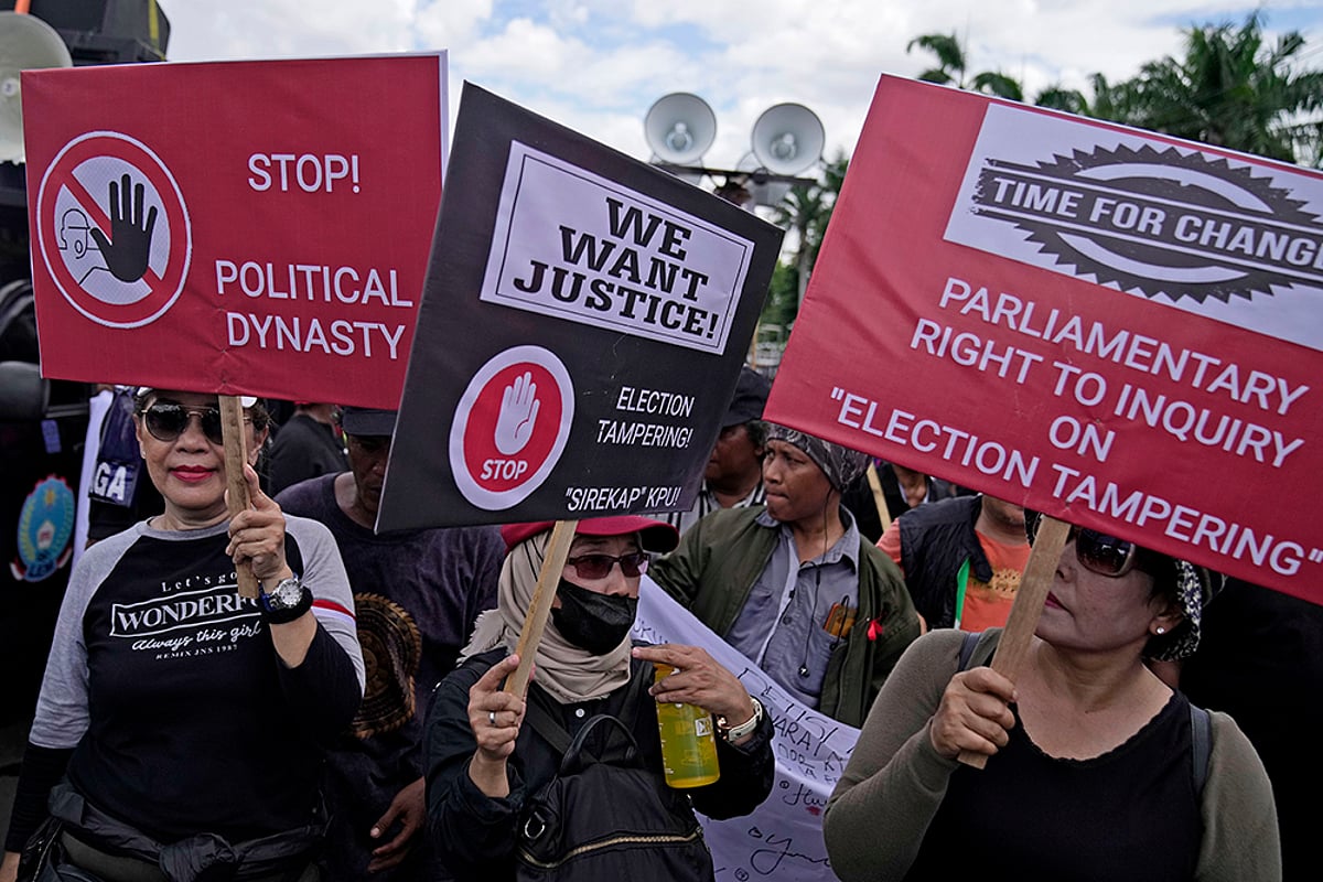 Indonesia: Hundreds Rally Demanding Impeachment of Indonesian President Joko Widodo | In Pics