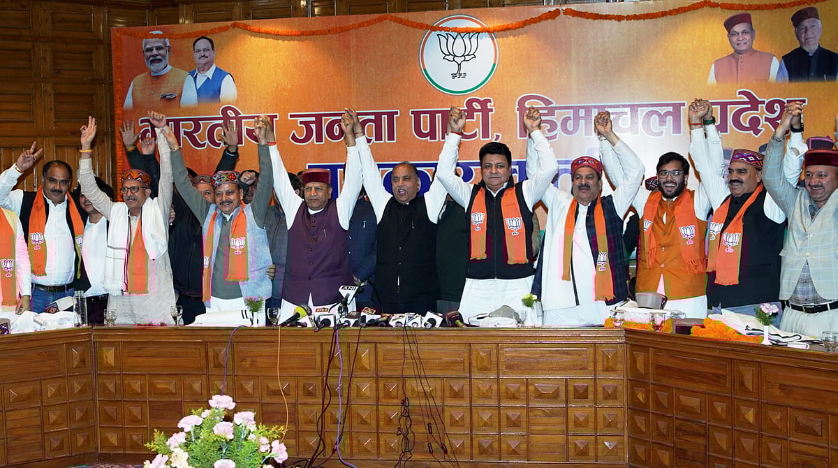 Himachal's BJP leadership with disqualified Cong MLAs and independent MLAs who joined BJP| - PTI