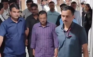 X/PTI : Delhi CM Arvind Kejriwal taken out of Rouse Avenue Court