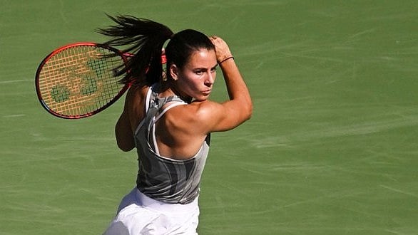 (Photo: X| BNP Paribas Open) : Emma Navarro in action at the BNP Paribas Open 2024 round of 16 against Aryna Sabalenka at Indian Wells. 