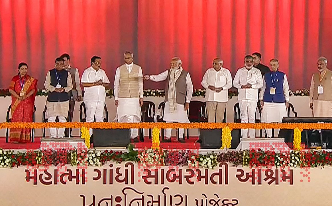 PTI : PM Modi launches development projects worth crores in Ahemdabad