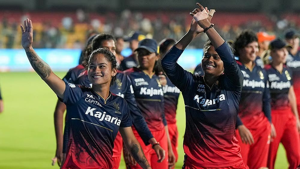 PTI/Shailendra Bhojak : RCB-W take a victory lap after beating UP Warriorz.