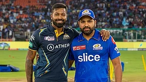 X/CricCrazyJohns : Hardik Pandya (left) will be leading Mumbai Indians in place of Rohit Sharma.