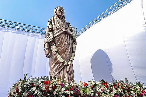 Vijaya Raje Scindia statue at Gwalior airport