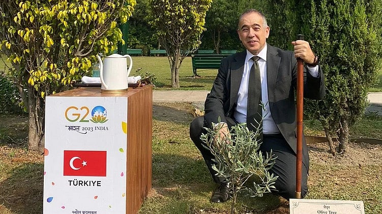 Instagram : Firat Sunel