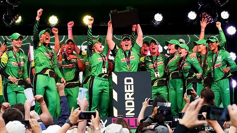 Southern Brave with The Hundred 2023 Women Trophy - The Hundred/X