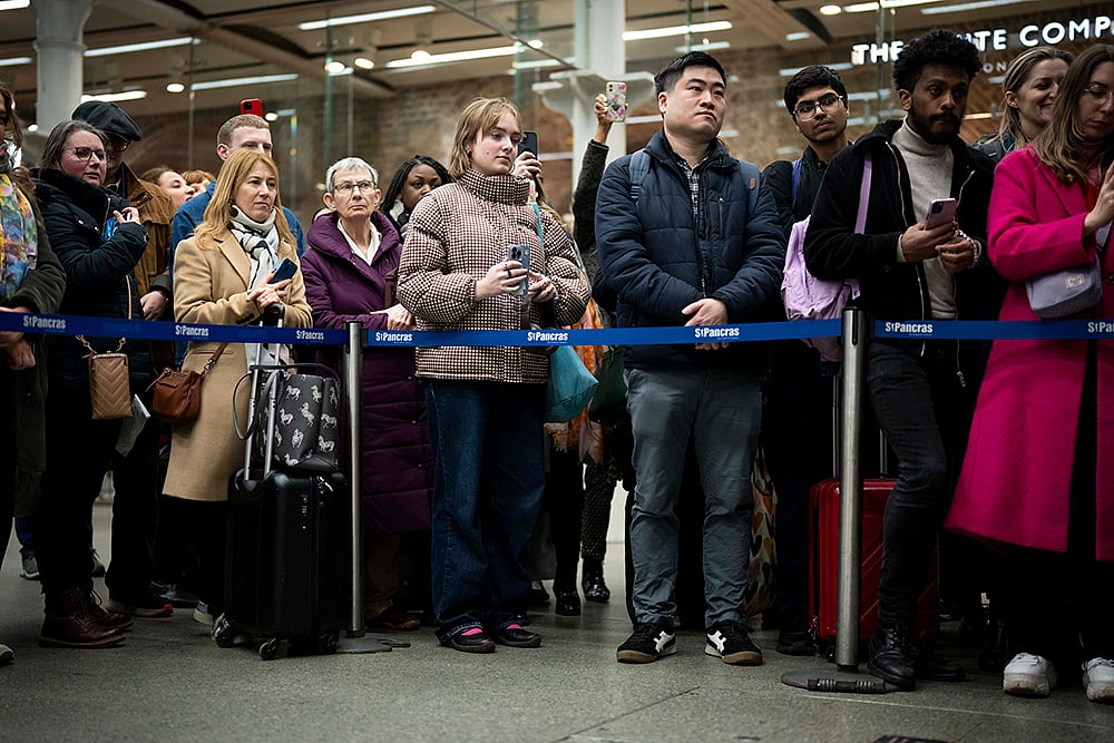Audience Watches Norah Jones Perform