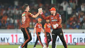 AP Photo/Mahesh Kumar A. : Sunrisers Hyderabad's Heinrich Klaasen, right, greets captain Pat Cummins at the end of his bowling spell during the Indian Premier League match between Sunrisers Hyderabad and Mumbai Indians in Hyderabad.