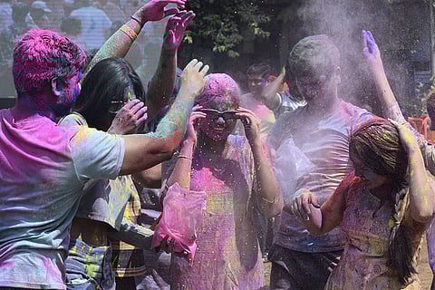 Holi celebrations in Thane