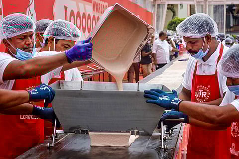 MTR@100: Longest dosa prepared