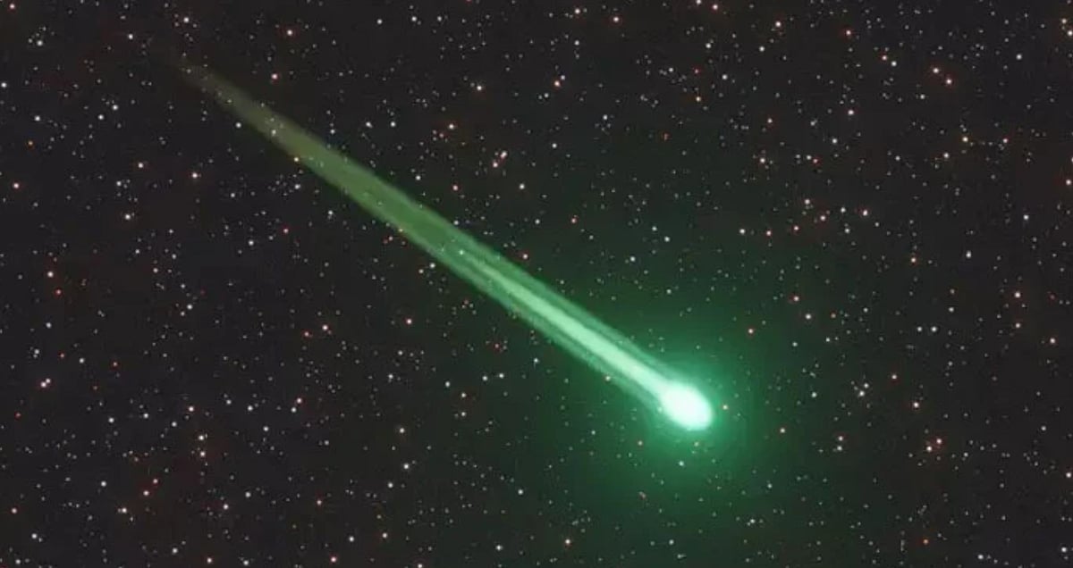 Stunning Green 'Devil Comet' Likely To Photobomb During Total Solar Eclipse On April 8th - Dragon Claws/File