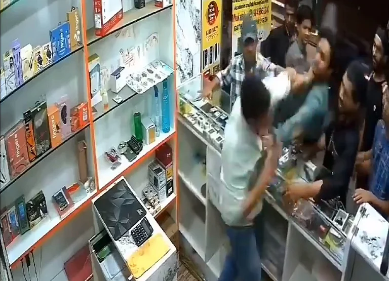 Bengaluru shopkeeper assaulted - X/@JoshiPralhad