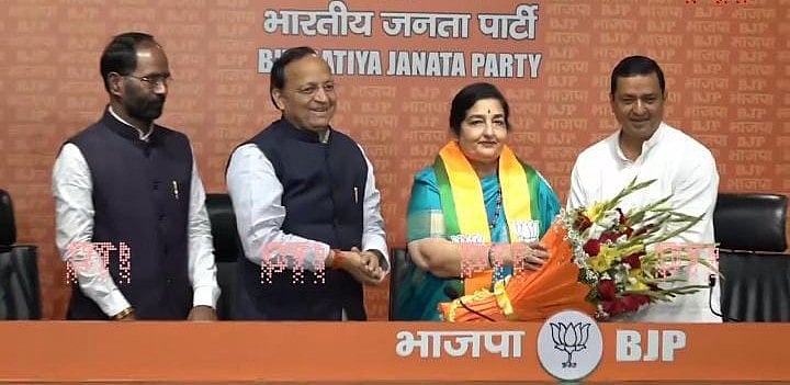 PTI : Singer Anuradha Paudwal joins the BJP