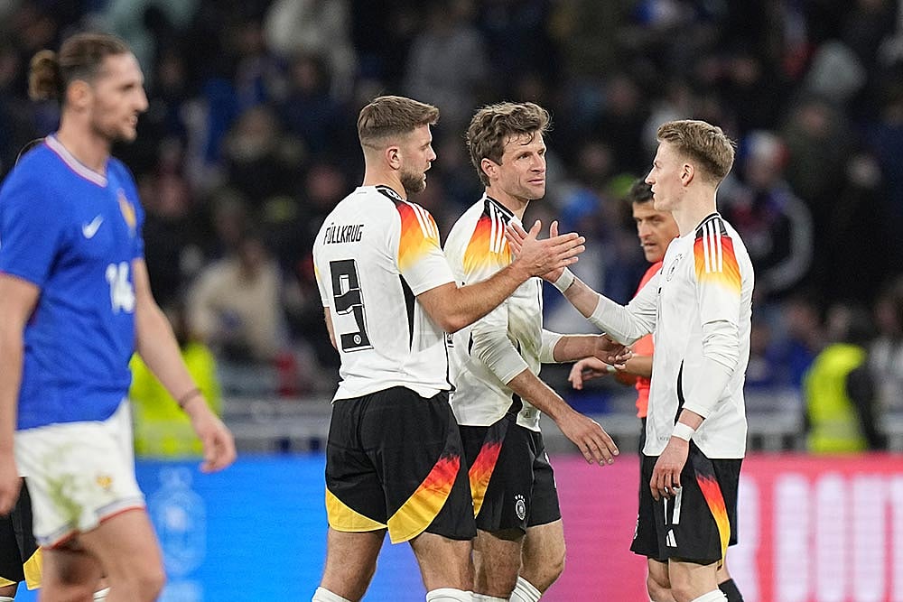Photo: AP/Laurent Cipriani : France Germany Soccer
