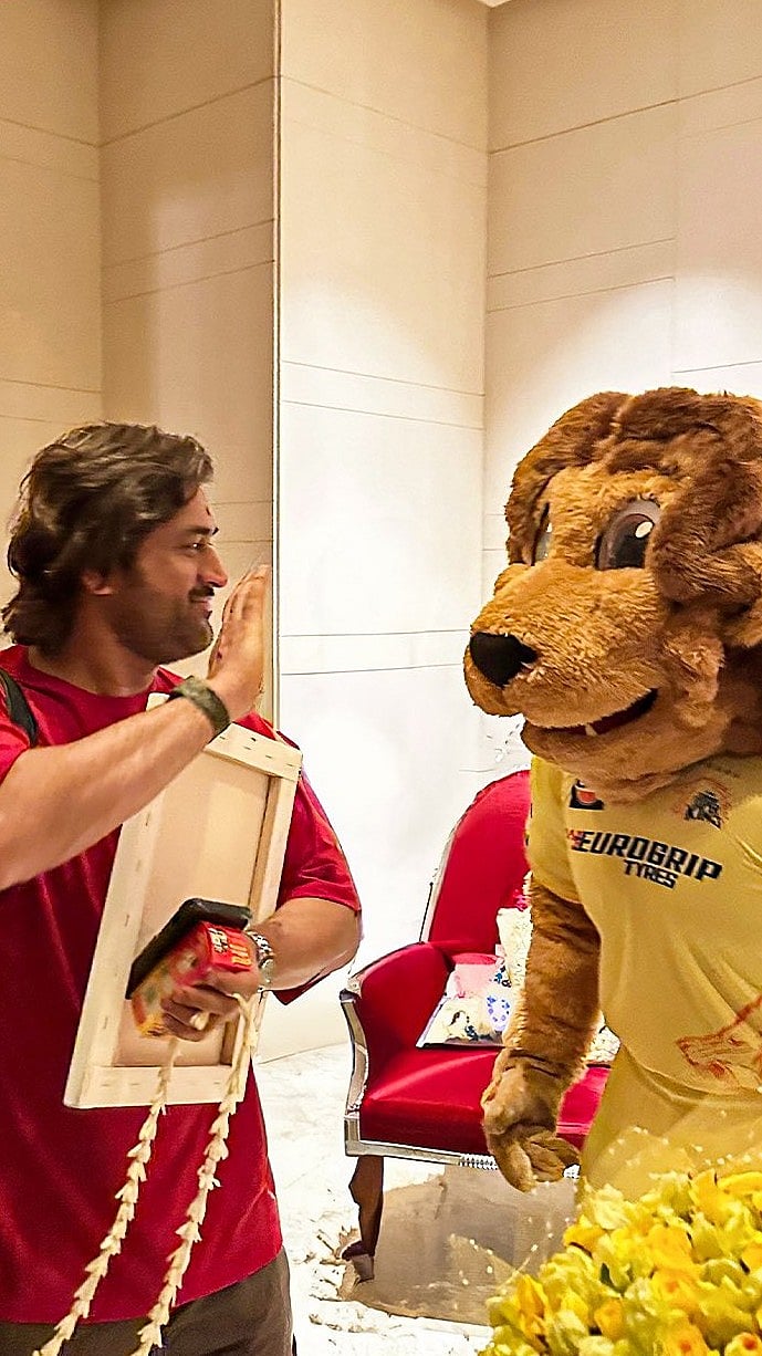 MS Dhoni greets CSK mascot Leo - Photo: Chennai Super Kings